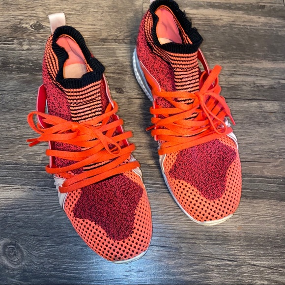 in and out tennis shoes